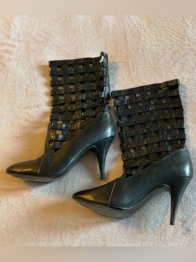 Chinese Laundry vintage black heeled cage boots with grommets size 6.5B goth